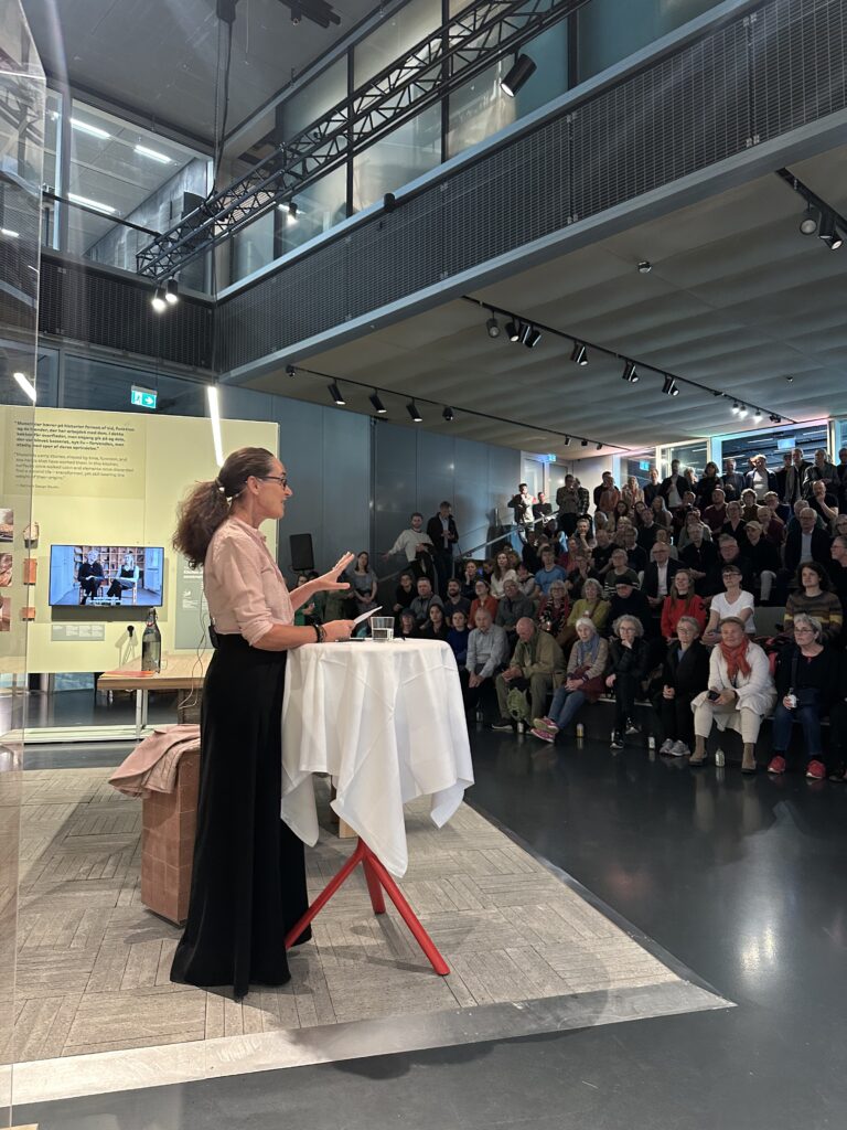 Signe Wenneberg på scenen i DAC